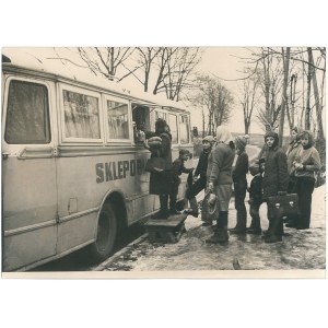 MIERZEJEWO (pow. Mrągowo). Sklepobus, 1971 r.