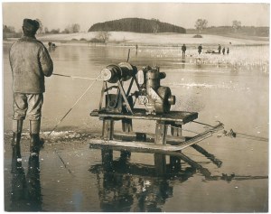 FISH fishing under the ice on Lake Kielary (Olsztyn). 1973 r.