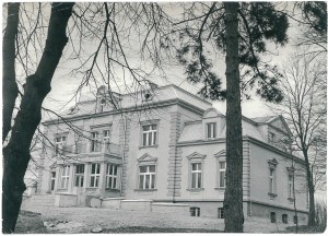 KOŁYBKI (district of Wągrowiec). Palace, 1969.