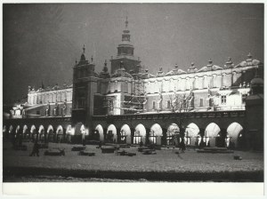 KRAKOW. Winter twilight, 1978.