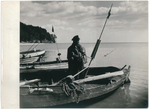 ORŁOWO (Gdynia). A fisherman on the harbor, 1955.