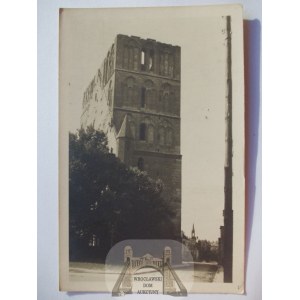 Kołobrzeg, zniszczona katedra, ok. 1948