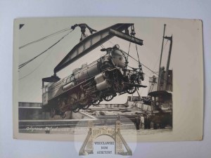 Gdynia, loading of Polish steam locomotives ca. 1935