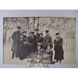 Czersk, obóz jeniecki, żołnierze z kobietami, zima ok. 1915