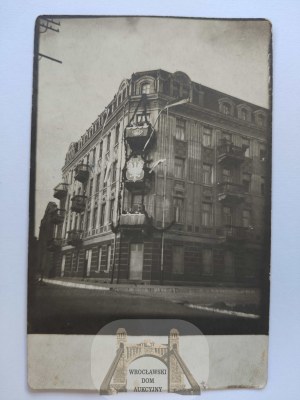 Lodz, tenement, patriotic decoration on the occasion of May 3, circa 1920.