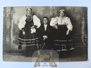 Lowicz, folk costumes, photographic circa 1925