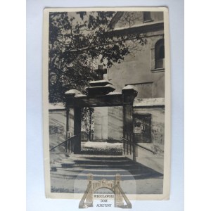 Mielec, wejście do kościoła ok. 1940