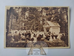Calvary of Paclawskaya, annas, prayer at the chapel ca. 1935