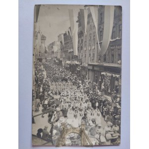 Kraków, święto patriotyczne, przemarsz Sokołów, fotograficzna ok. 1910