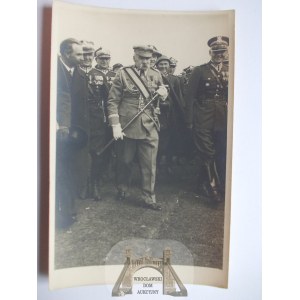 Marszałek Piłsudski i oficerowie , ok. 1932
