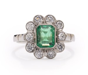 Ring with emerald and diamonds, 20th/XXI century jewelry, 0.950 pr. platinum