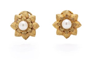 Earrings with pearls, 2nd half 20th century jewelry, gold ~ 0.750