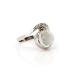Brosche und Ring mit Mondstein-Diamantbesatz