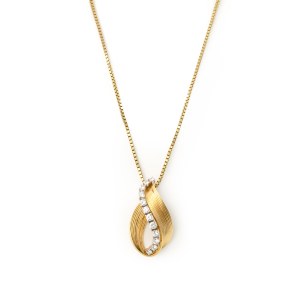 Kette mit Diamantanhänger