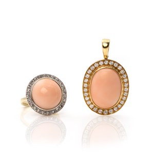 Brosche und Ring mit Engelshautkoralle