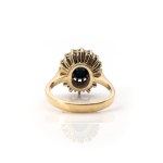 Saphir-Ring mit Diamanten-Entourage