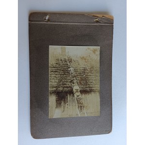 SET OF 2 PHOTOS ON CARD FROM AN OLD ALBUM RYMANOW 1906, GROUP OF PEOPLE ON A LADDER, MYŚLENICE 1907, FOREST