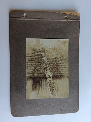 SET OF 2 PHOTOS ON CARD FROM AN OLD ALBUM RYMANOW 1906, GROUP OF PEOPLE ON A LADDER, MYŚLENICE 1907, FOREST