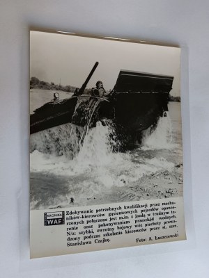 PHOTO PRL LAMINATED LUDOWE WOJSKO POLSKA, SOLDIERS, COMBAT VEHICLE, STANISŁAW CZAJKA, FOT ŁUSZCZEWSKI