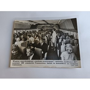 ZDJĘCIE PRL SAMOLOT AUTOBUS POWIETRZNY LOCKHEED 1011, WNĘTRZE, 256 PASAŻERÓW, STEWARDESSA