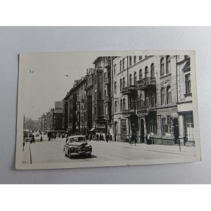 ZABRZE FRAGMENT ULICY WAOLNOŚCI, STARE SAMOCHODY 1961 R