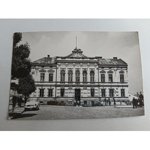 SANOK SIEDZIBA PREZYDIUM PRN, STARY SAMOCHÓD