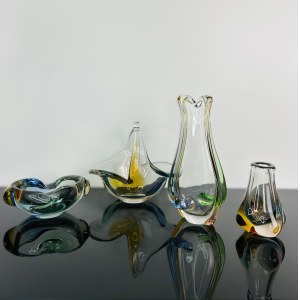 Karel Zemek (1909 - 1965), Set of Art Glass Collection “RHAPSODY”, Glassworks Škrdlovice - Vases, Ashtray, and Basket