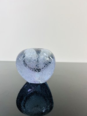 Miloslav Klinger (1922 - 1999), Triangular Alexandrite Glass Bud Vase with Ice-Fused Decoration, Železný Brod Glassworks