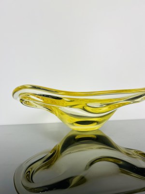 Miloslav Klinger (1922 - 1999), Yellow Art Glass Bowl by Klinger, Železný Brod Glassworks, 1970s