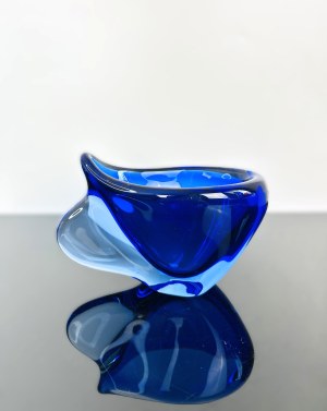 Mária Stáhlíková & Milena Velíšková, Blue Art Glass Vase by Mária Stáhlíková & Milena Velíšková, Škrdlovice Glassworks, 1960, Model 6014