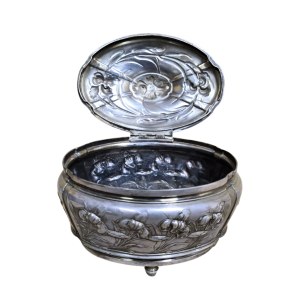 Art Nouveau sugar bowl with irises, Warsaw, J. Fraget Silver and Plated Goods Factory, ca. 1900.