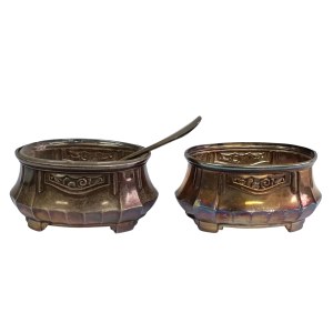 Silver-plated salt and pepper shakers with spoon
