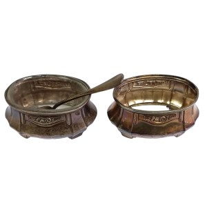 Silver-plated salt and pepper shakers with spoon