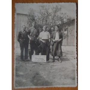 Tarnów.Foto zamestnancov spoločnosti Proton