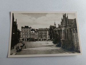 TORUN MARKET SQUARE AND CITY HALL