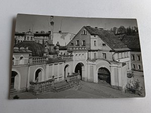 WAMBIERZYCE A FRAGMENT IN FRONT OF THE BASILICA