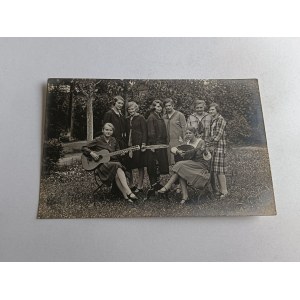 ZDJĘCIE GRUPA KOBIET, GITARA, PRZEDWOJENNE
