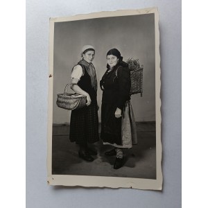 DWIE KOBIETY STROJE LUDOWE REGIONALNE