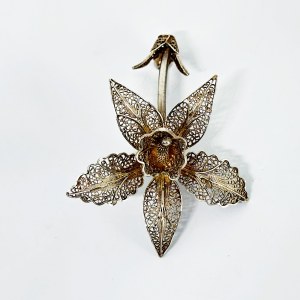 Silver openwork filigree brooch in the form of a flower