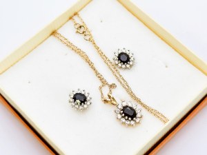 9K/375 Gold Set with Natural Sapphires and 0.50 Ct Diamonds