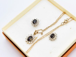 9K/375 Gold Set with Natural Sapphires and 0.50 Ct Diamonds