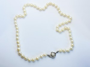 Silver Akoya saltwater pearl necklace