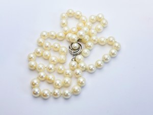 Silver Akoya saltwater pearl necklace