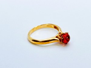 9K/375 Gold Ring with Natural Amber