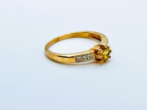 9K/375 Gold Ring with 0.06 Ct Diamonds and Olivine