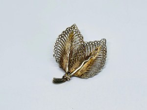Silver openwork filigree leaf brooch