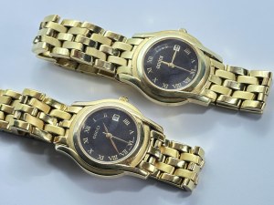 Two women's Gucci 5400L 27 mm watches