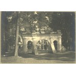 Bulhak J. - Vilnius, Calvary, gate, ca. 1935.