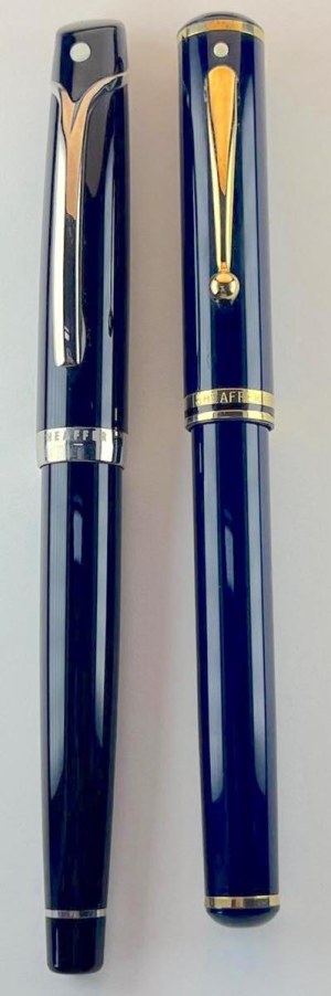 Pen - This lot comprises a Gran Connaiseur (13,6 cm) in blue resin with18 ct gold...
