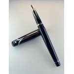 Pen - This lot comprises a Gran Connaiseur (13,6 cm) in blue resin with18 ct gold...